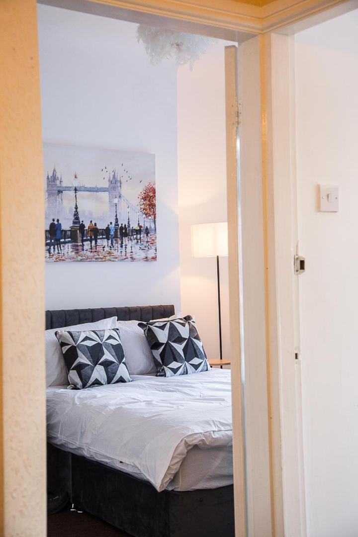 6 Beds, Up To 22 Percent- Contractors Dream Apartment Liverpool