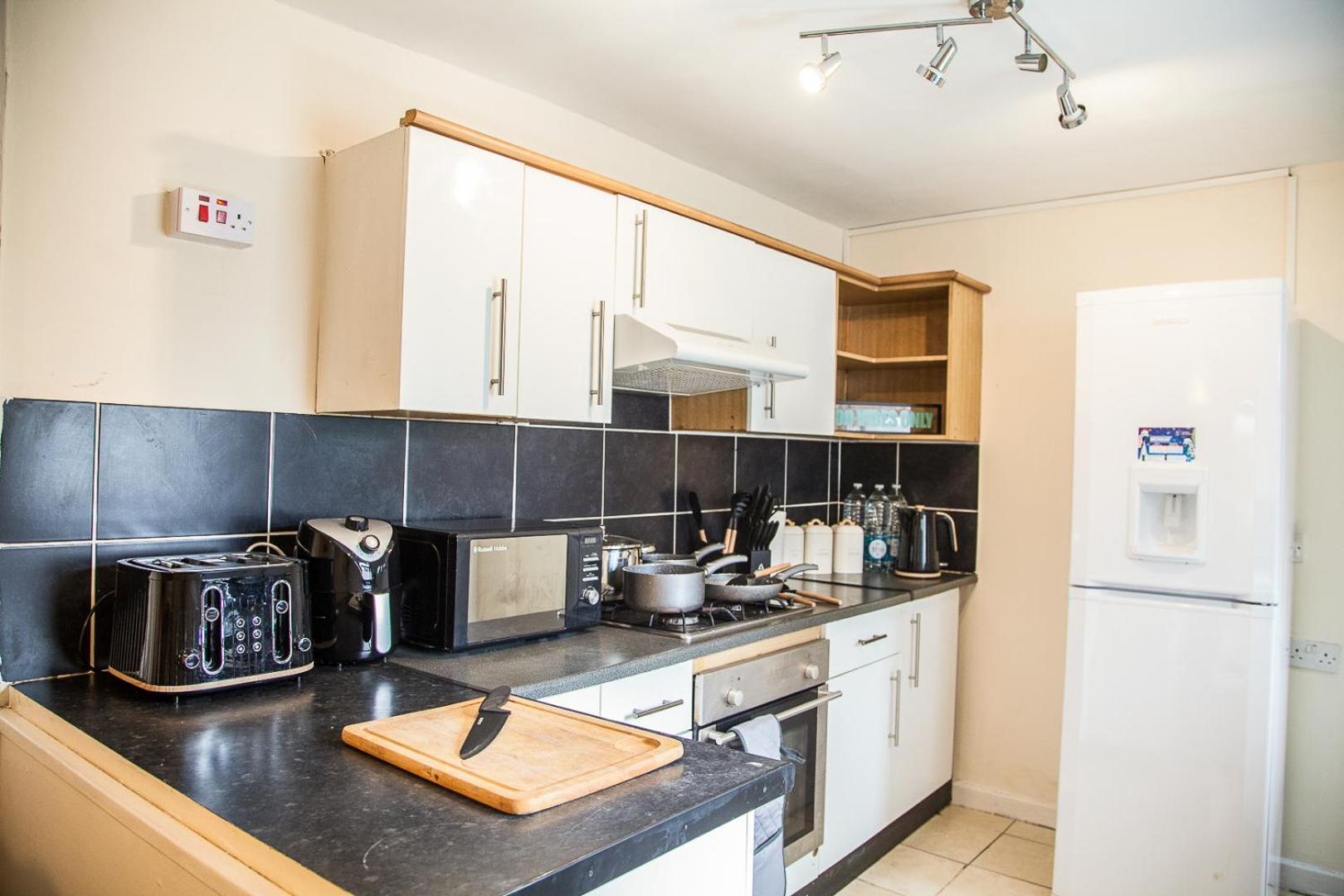 6 Beds, Up To 22 Percent- Contractors Dream Apartment *