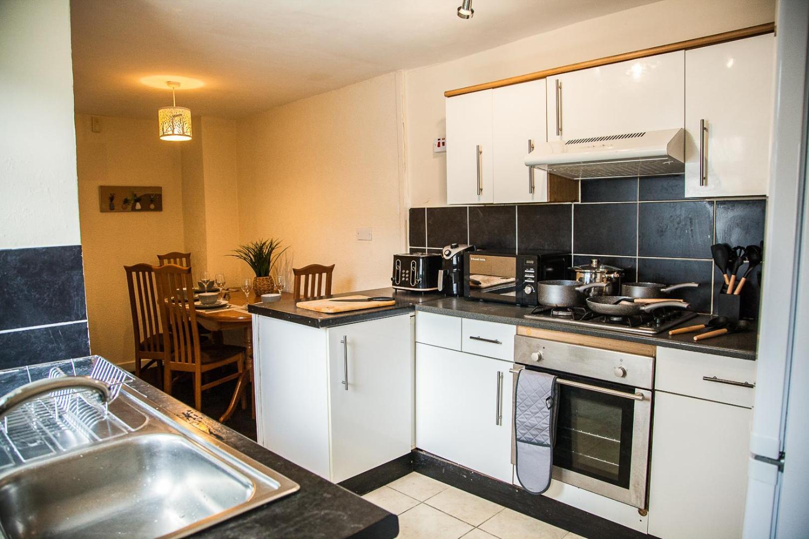 6 Beds, Up To 22 Percent- Contractors Dream Apartment Liverpool