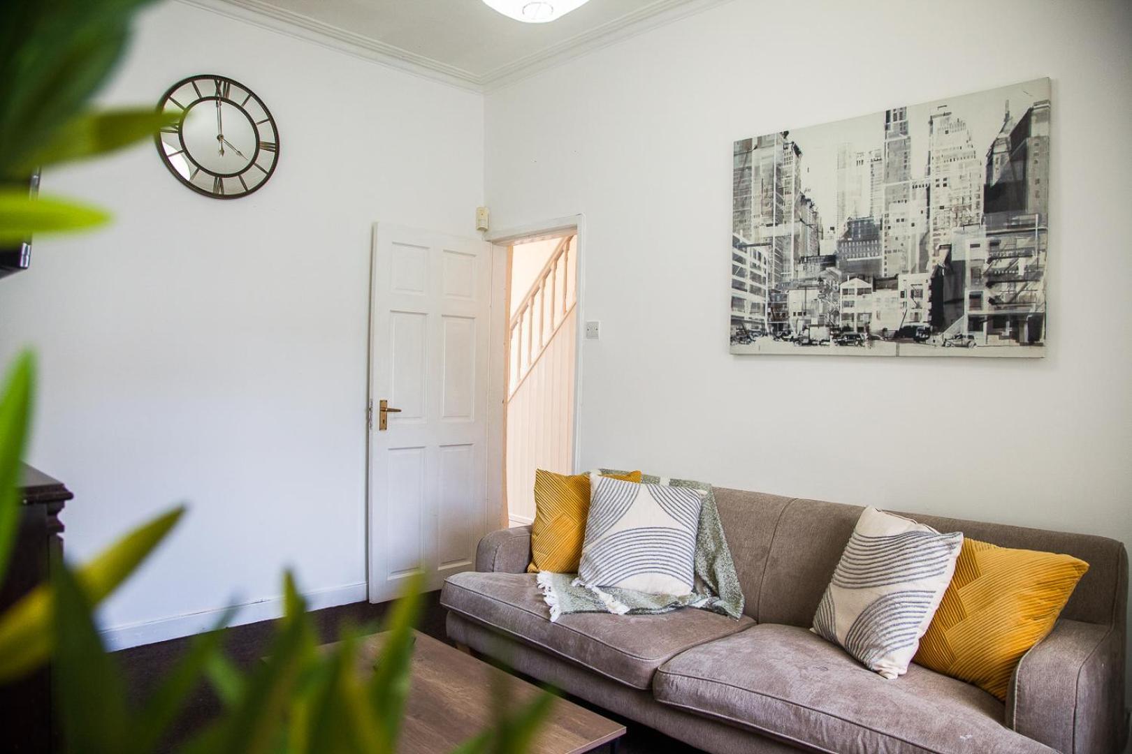 6 Beds, Up To 22 Percent- Contractors Dream Liverpool